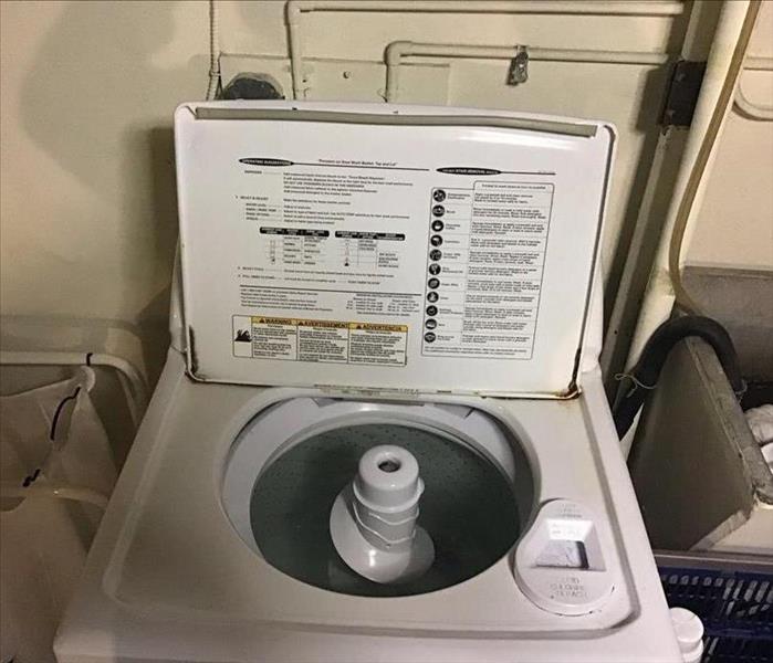 Washing machine with open lid